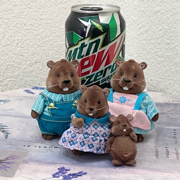 CALICO CRITTERS Lil Woodzeez Waterwaggle Beaver Family Figures - Picture 4 of 10